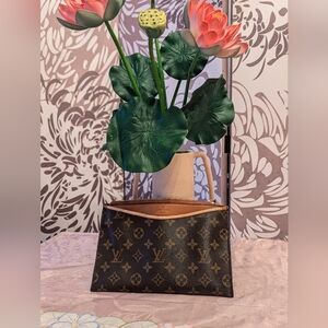 Vintage luxury wristlet